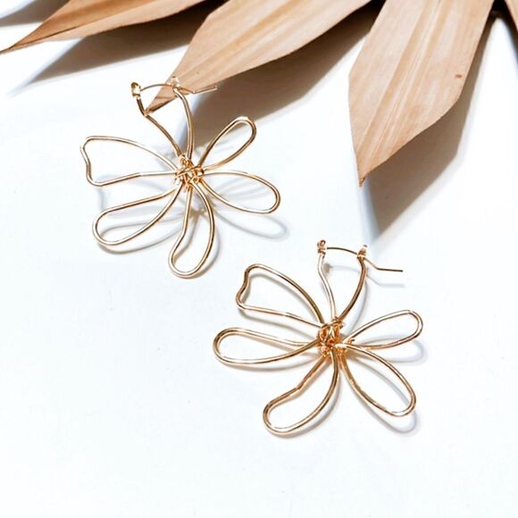Gold flower hoop earrings N339 - Picture 2 of 3